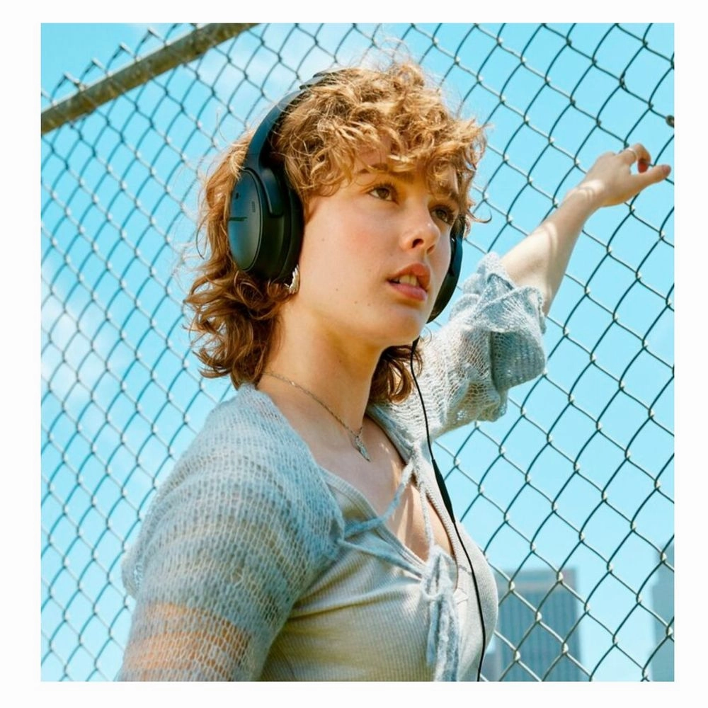 Bose 884367-0100 QuietComfort Wireless Noise Cancelling Over-the-Ear Headphones - Black