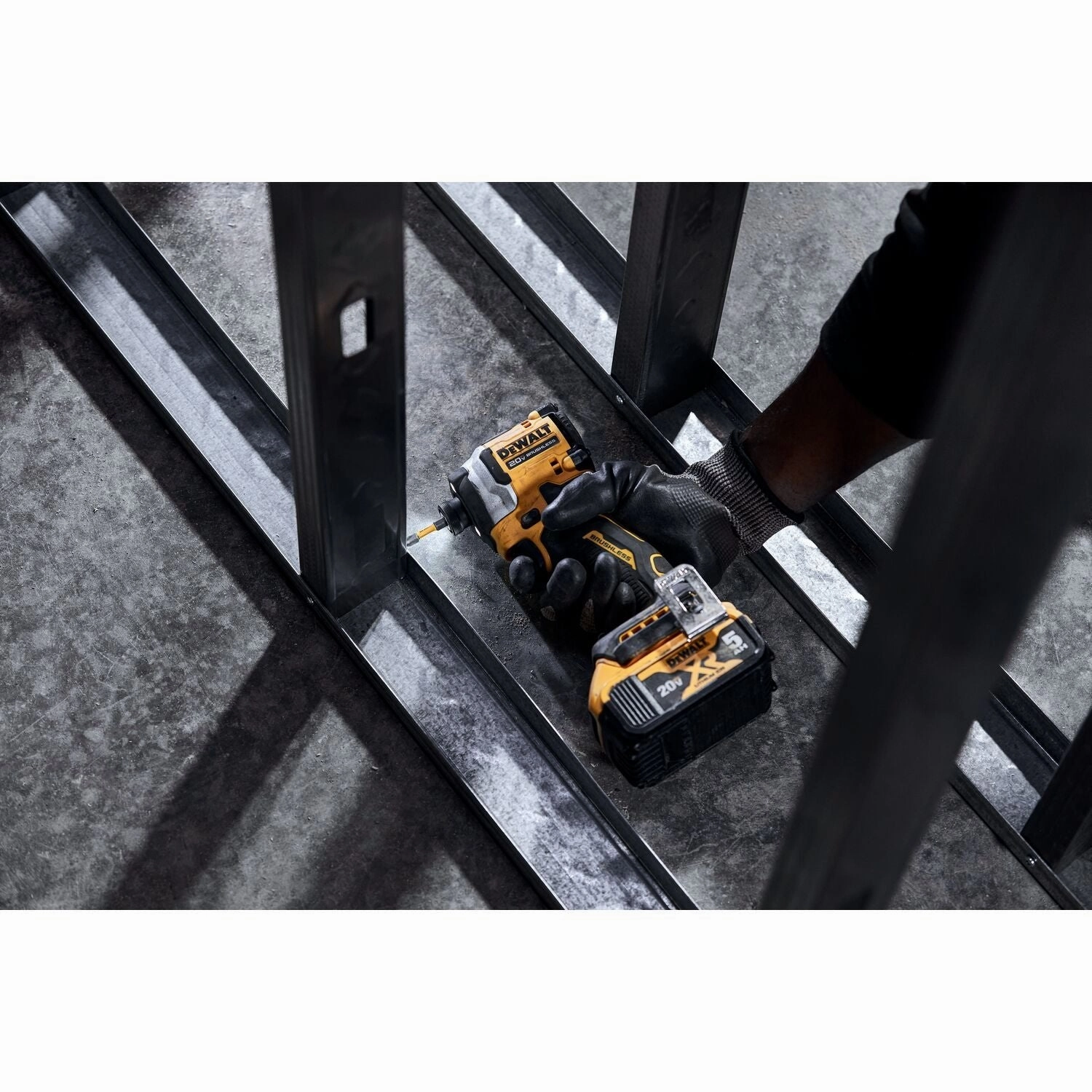Dewalt DCF850P1 Atomic 20V MAX* 1/4 in. Brushless Cordless 3-Speed Impact Driver Kit