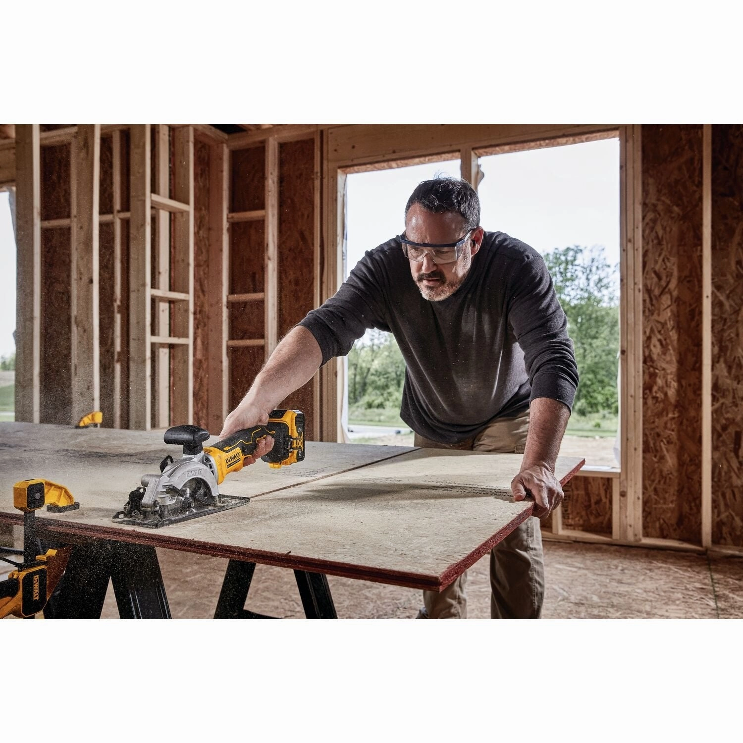 DEWALT DCS571P1-20V Max 4-1/2In Cordless Circular Saw
