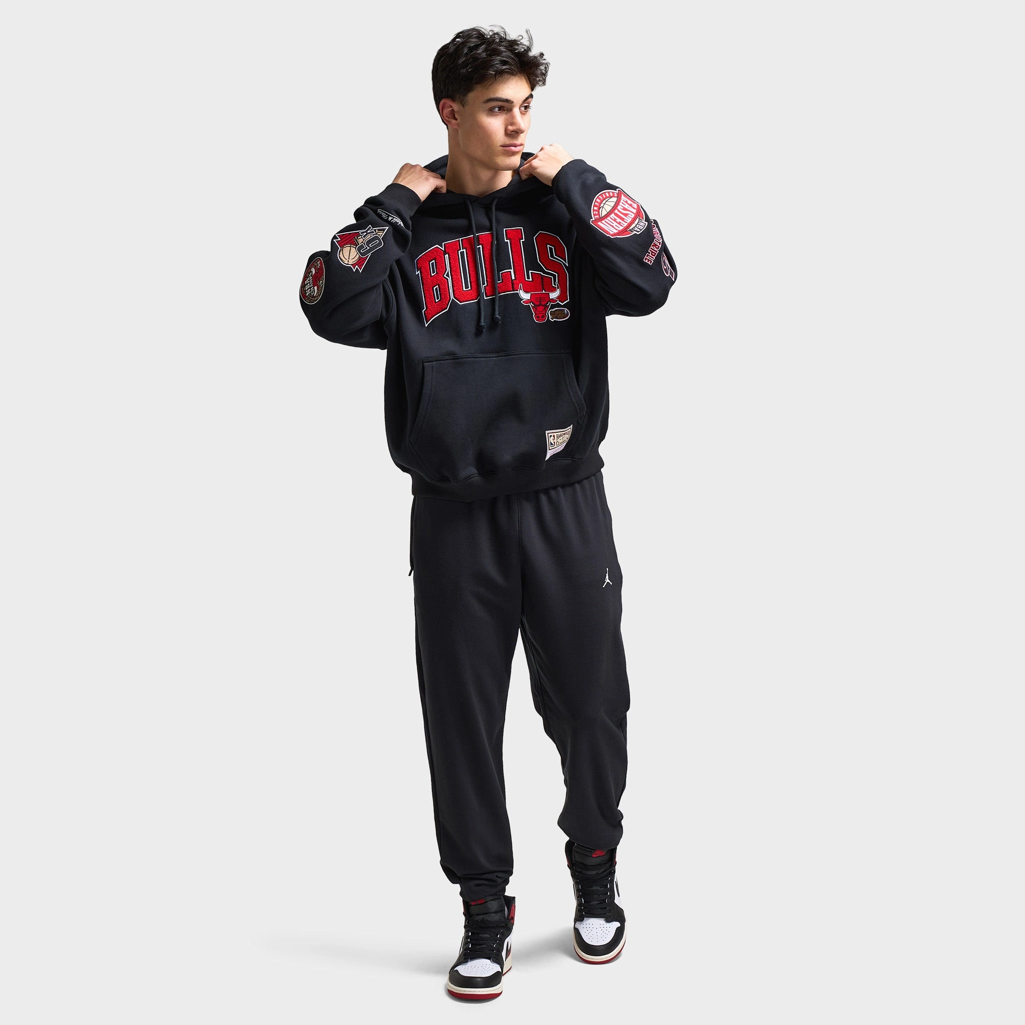 Mitchell & Ness Bulls Arch Multi Logo Hoodie / Black