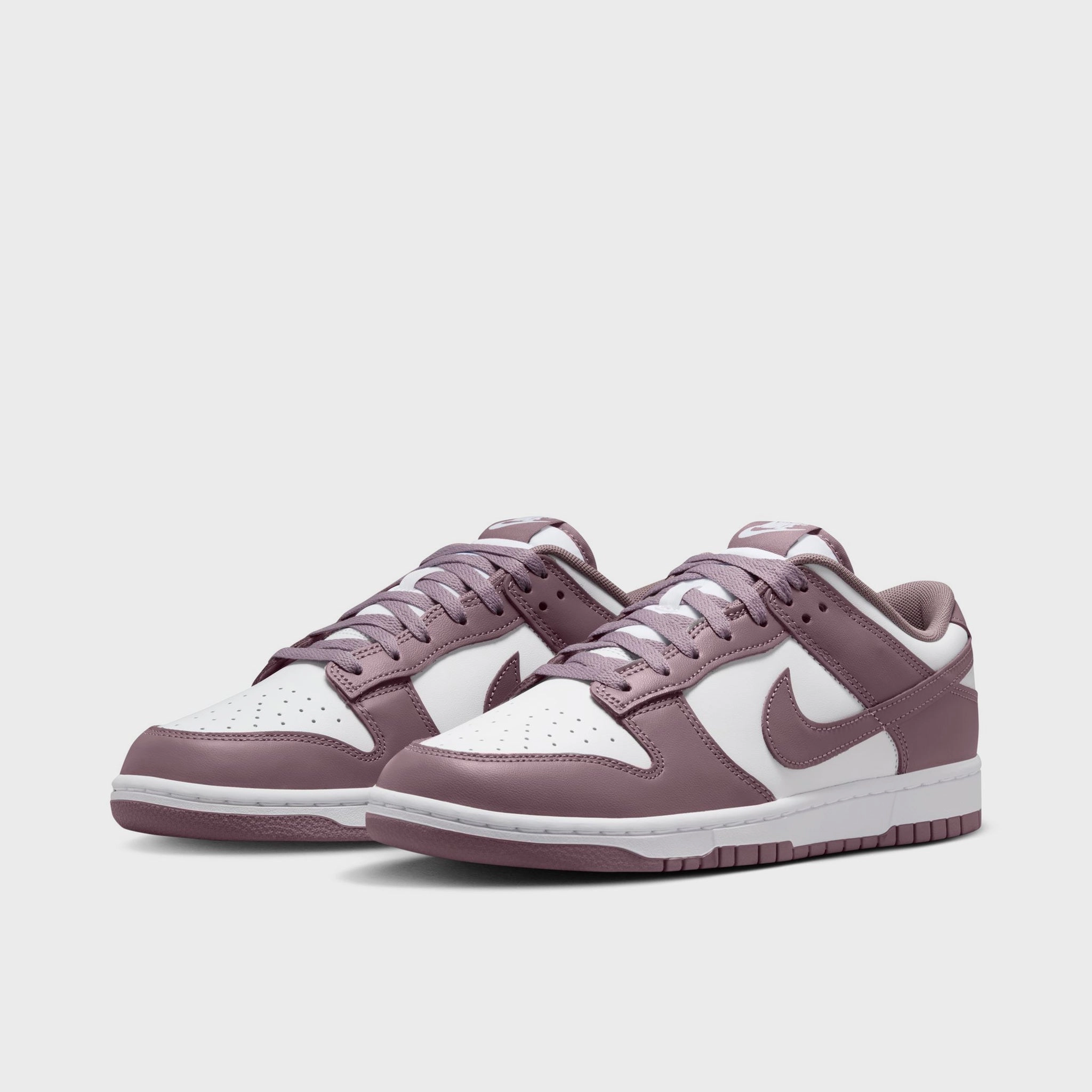 Nike Dunk Low Retro White / Taupe Grey - White